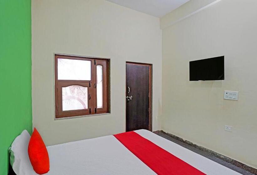 Трехместный Номер Классика, Oyo Flagship 81535 Hotel Krishna Vandanam