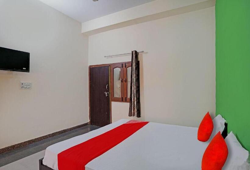 Трехместный Номер Классика, Oyo Flagship 81535 Hotel Krishna Vandanam