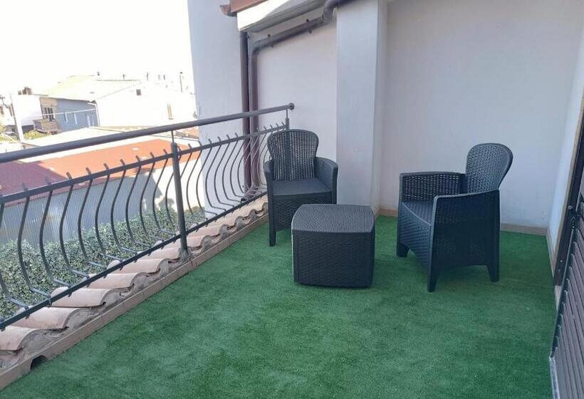 海景标准间带阳台, B&b Le Luci Camera In Attico Gran Vista Interno 4 Rose Bianche