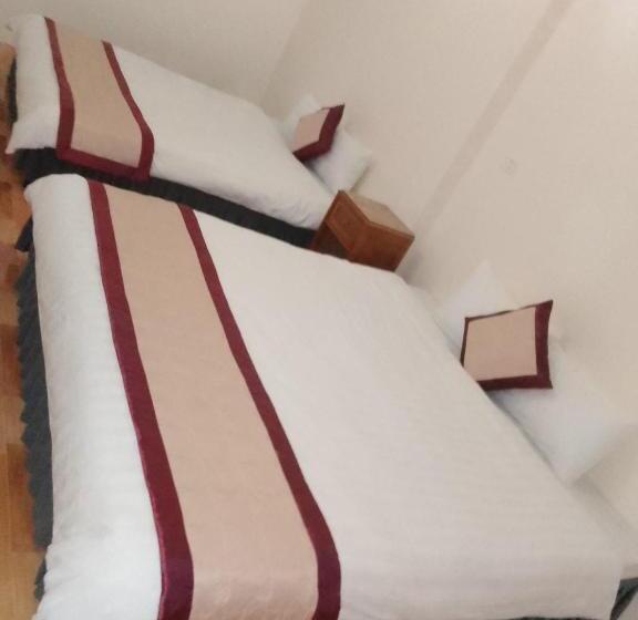 اتاق استاندارد چهار تخته, Moc S House