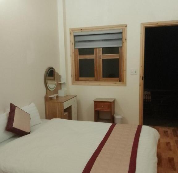 اتاق استاندارد چهار تخته, Moc S House