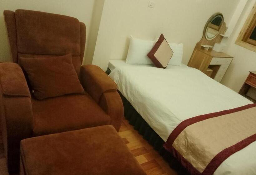 اتاق استاندارد چهار تخته, Moc S House