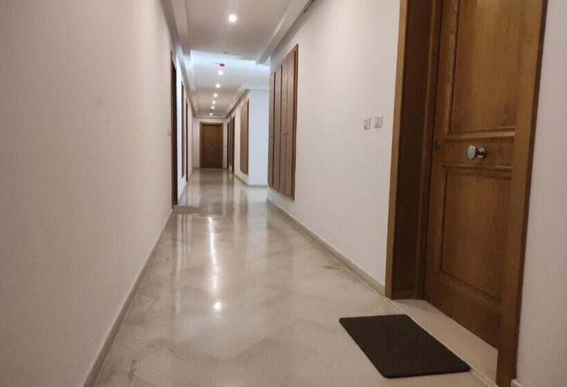 اتاق استاندارد, Room In Apartment Refined Elegance Cite Les Palmiers