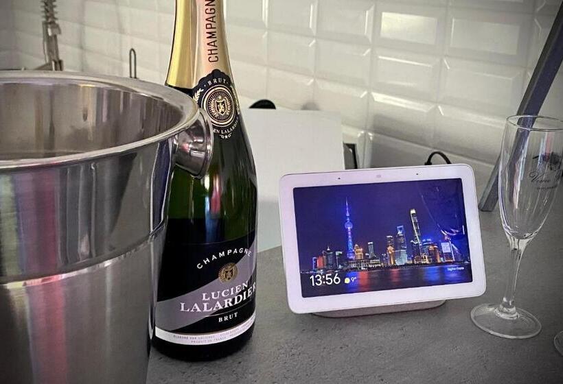 غرفة قياسية مطلّة علي حمام السباحة, Studio Indépendant Pa Ni Pwoblem