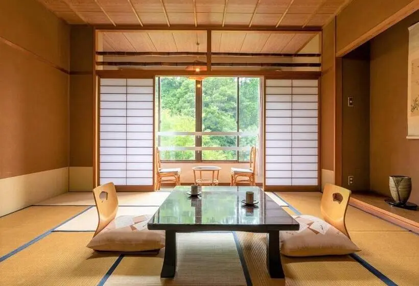 Standard Neljän Hengen Huone Jaettu Kylpyhuone, 秘境のおやど 龍峡亭　hikyounooyado Ryukyoutei