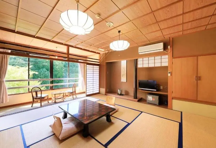 Standard Neljän Hengen Huone Jaettu Kylpyhuone, 秘境のおやど 龍峡亭　hikyounooyado Ryukyoutei