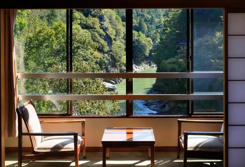 Standard Kolmen Hengen Huone, 秘境のおやど 龍峡亭　hikyounooyado Ryukyoutei