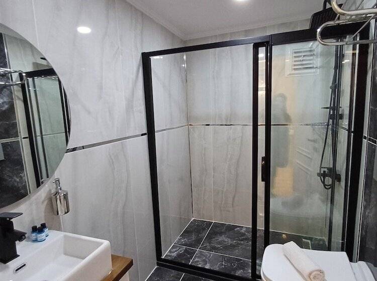 Quarto Triplo Economy, White Palace Haliç