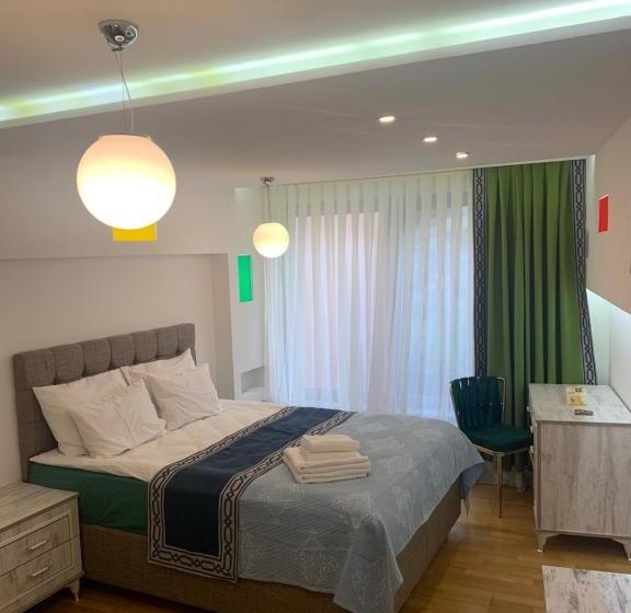 اتاق لوکس با بالکن, Ae Apart