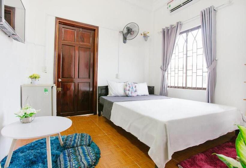 اتاق لوکس با بالکن, Destiny Homestay Hue