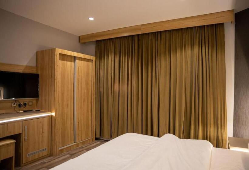 اتاق لوکس سه تخته, Classic