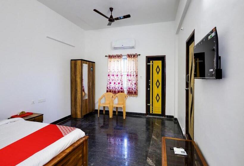 トリプルクラシックルーム, Oyo Flagship Sri Vishnu Inn