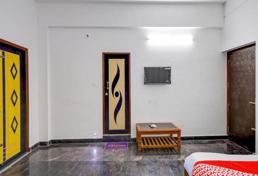 トリプルクラシックルーム, Oyo Flagship Sri Vishnu Inn