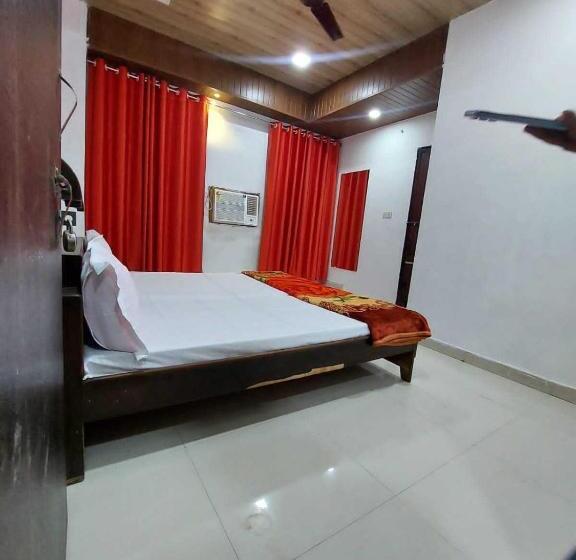 اتاق کلاسیک سه تخته, Oyo Rajeswari Continental