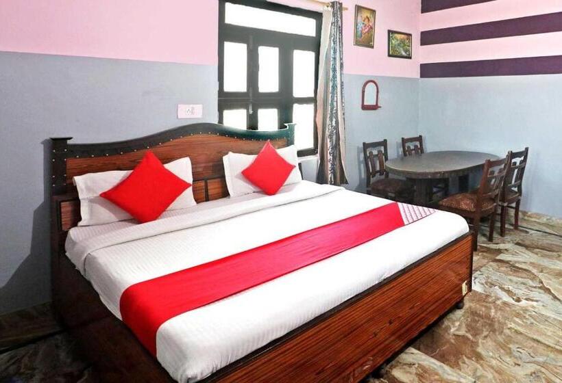 חדר קלאסי לשלושה, Pk Palace