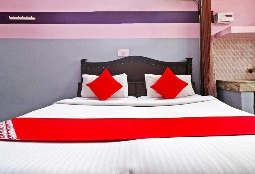 חדר קלאסי לשלושה, Pk Palace