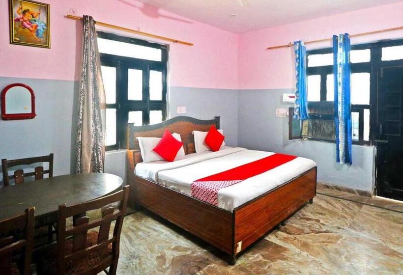 חדר קלאסי לשלושה, Pk Palace