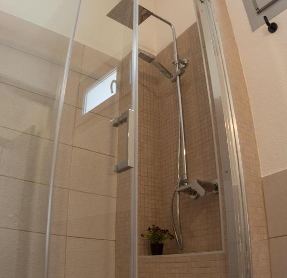 اتاق استاندارد با وان آب گرم, Green Guest House