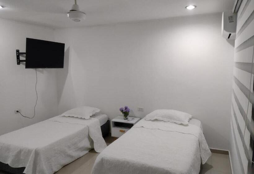 اتاق لوکس, Manga Home   Hostal Cartagena