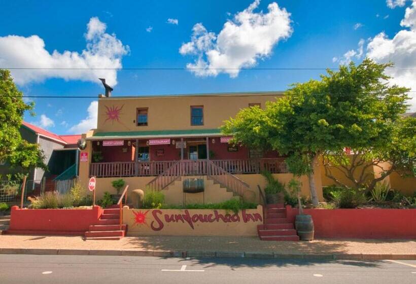 كوخ تقليدي, Suntouched Inn