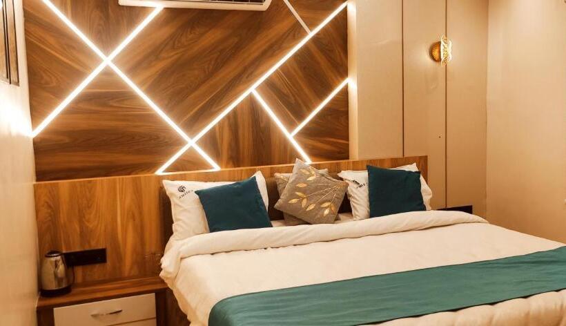 스위트 킹사이즈 침대, Townhouse 1168 Hotel Sm Paradise