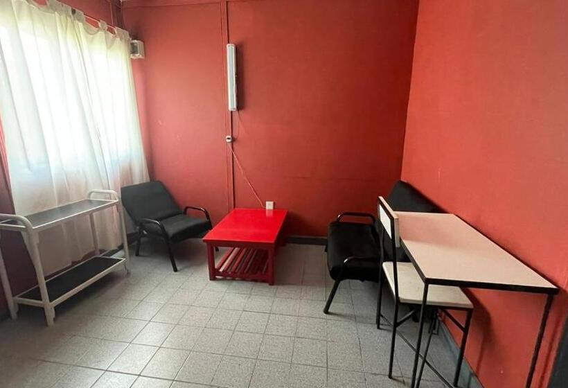 חדר משפחתי, Complejo Don Joel