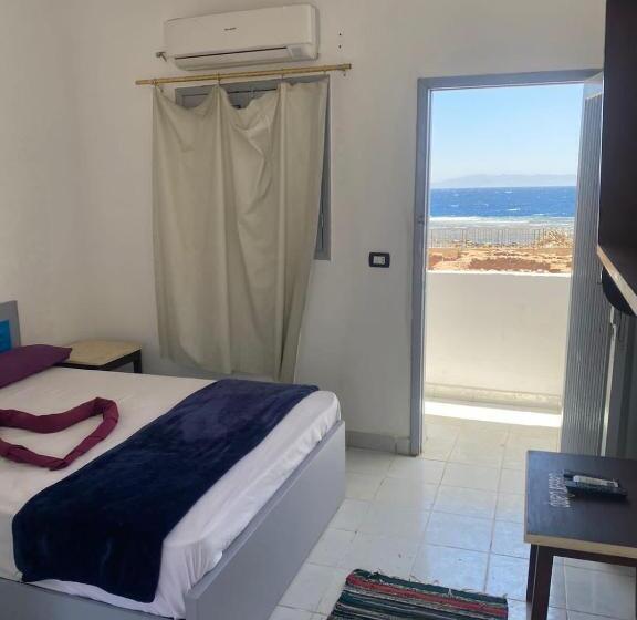 غرفة قياسية مطلّة علي البحر مزوَّدة بشُرفة, Caesar Camp