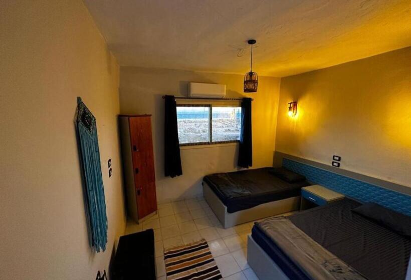 غرفة قياسية مطلّة علي البحر, Caesar Camp