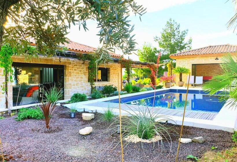 ガーデンビュースタンダードルーム, Chambres D Hotes Du Mas De La Corniche