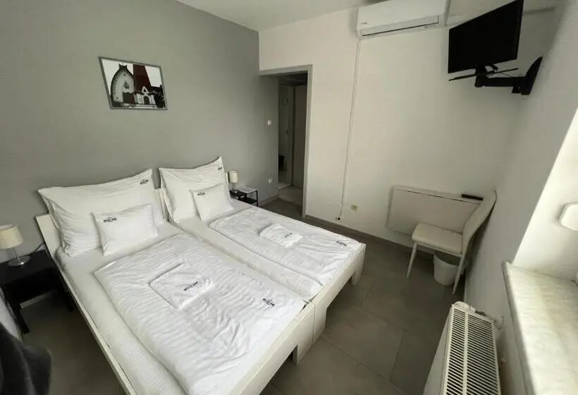 Standard-huone, Misleny Home