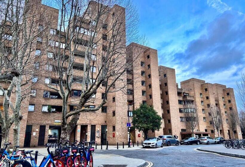 1 Bedroom Apartment Lake View, Great River Thames View Entire Apartment In The Most Central London