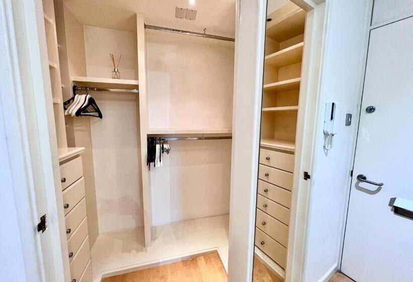 1 Bedroom Apartment Lake View, Great River Thames View Entire Apartment In The Most Central London