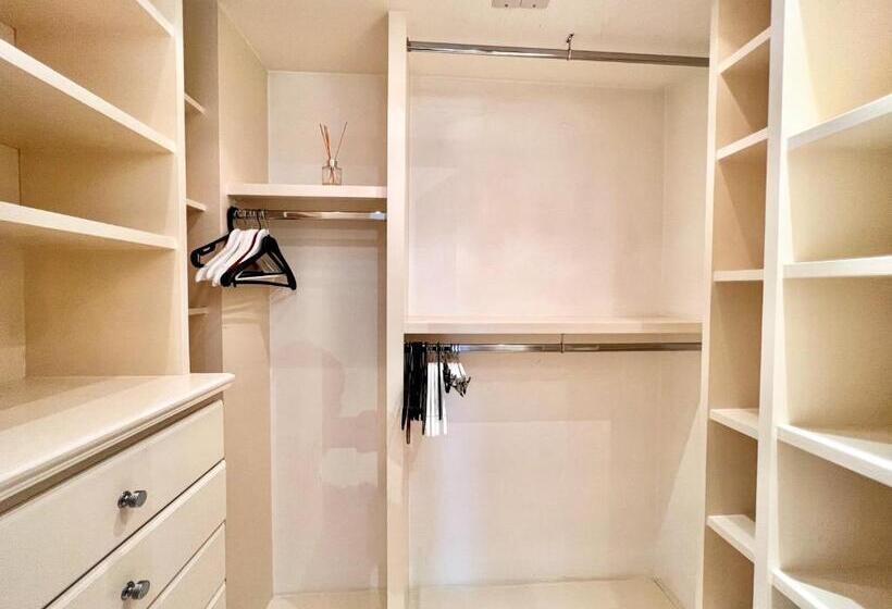 1 Bedroom Apartment Lake View, Great River Thames View Entire Apartment In The Most Central London