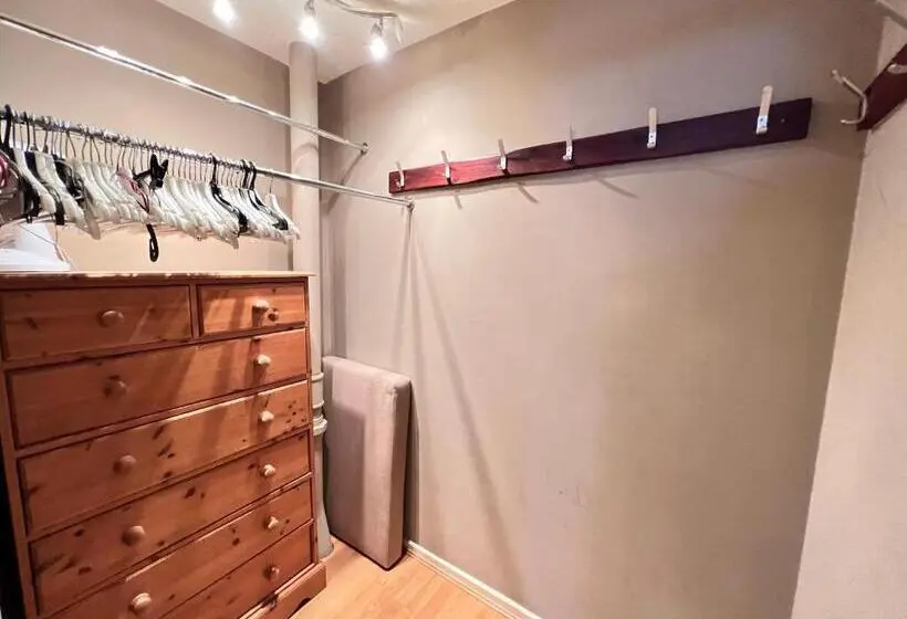 1 Bedroom Apartment Lake View, Great River Thames View Entire Apartment In The Most Central London