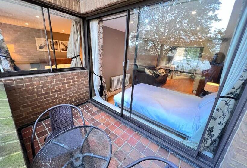 1 Bedroom Apartment Lake View, Great River Thames View Entire Apartment In The Most Central London