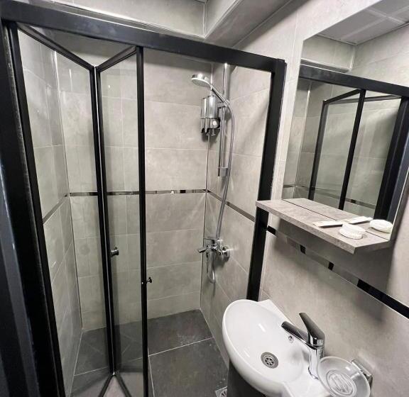 Camera Tripla Classica con Balcone, Db