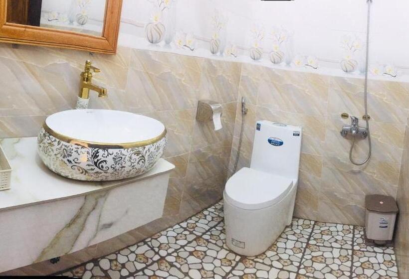 اتاق لوکس سه تخته, Duy Nhất 2