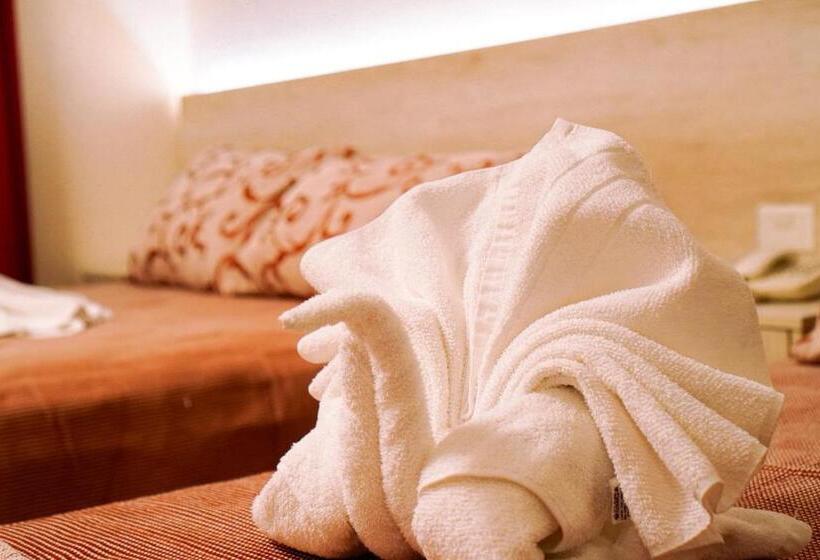 ベーシックトリプルルーム, Majestic