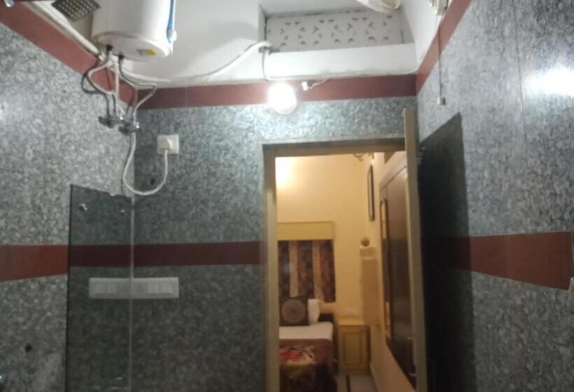 带大床的豪华间, Shining Fort