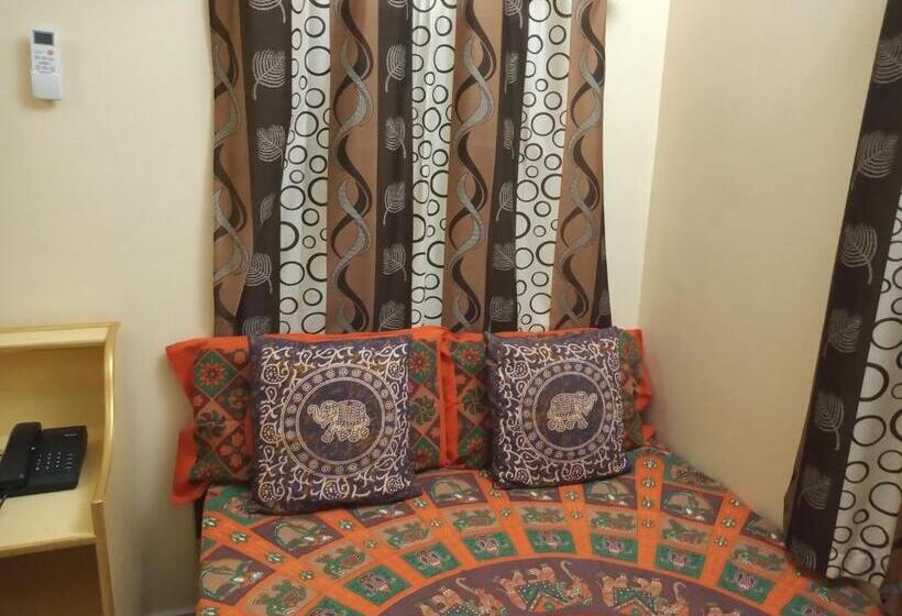 标准单人间, Shining Fort