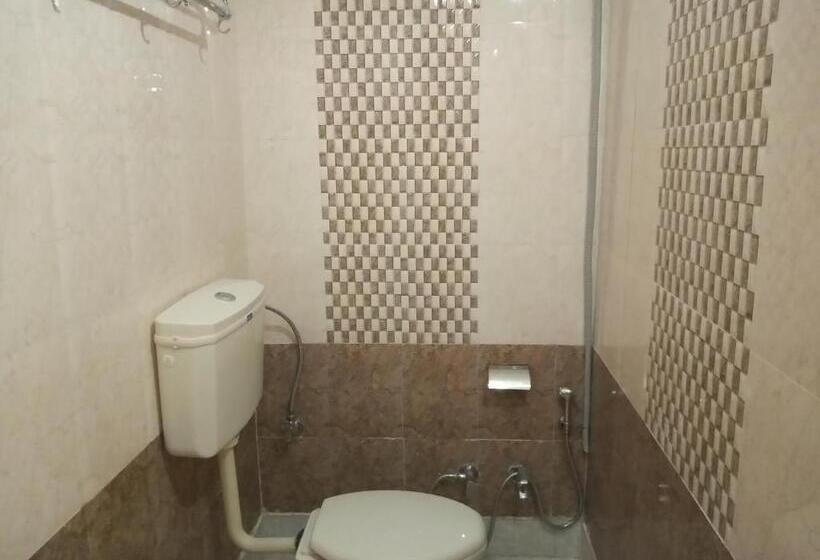 标准单人间, Shining Fort