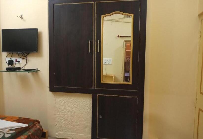 标准单人间, Shining Fort