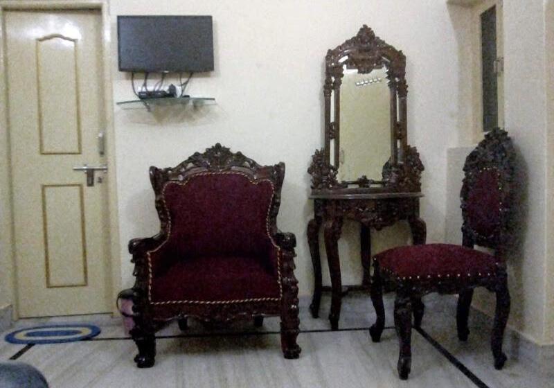 带大床的豪华间, Shining Fort