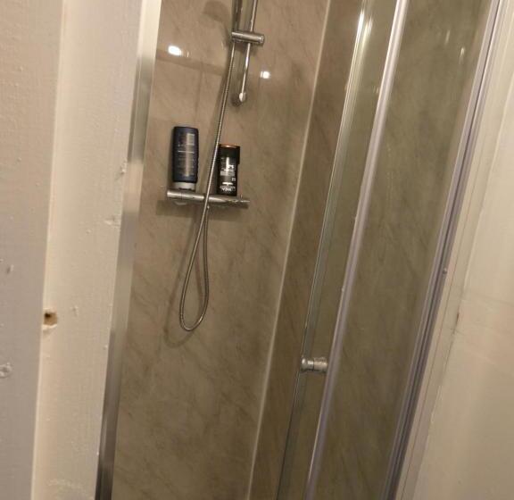 スタンダードルーム, Angus Studios For Bike Park Wales And Brecons