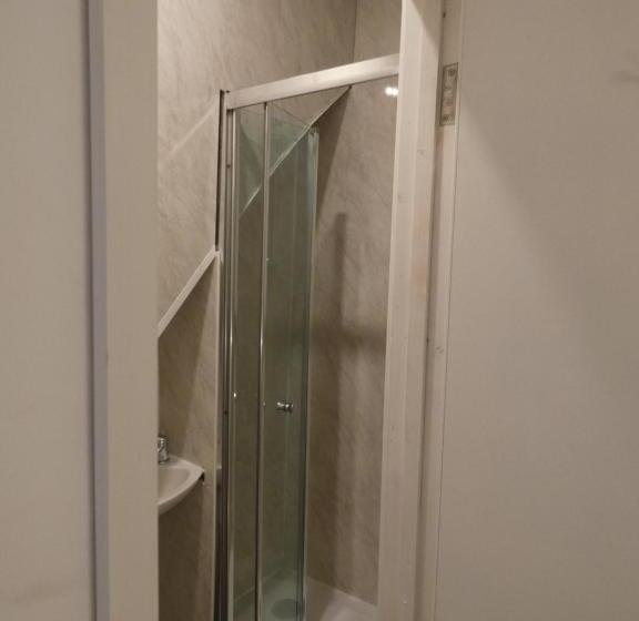 スタンダードルーム, Angus Studios For Bike Park Wales And Brecons