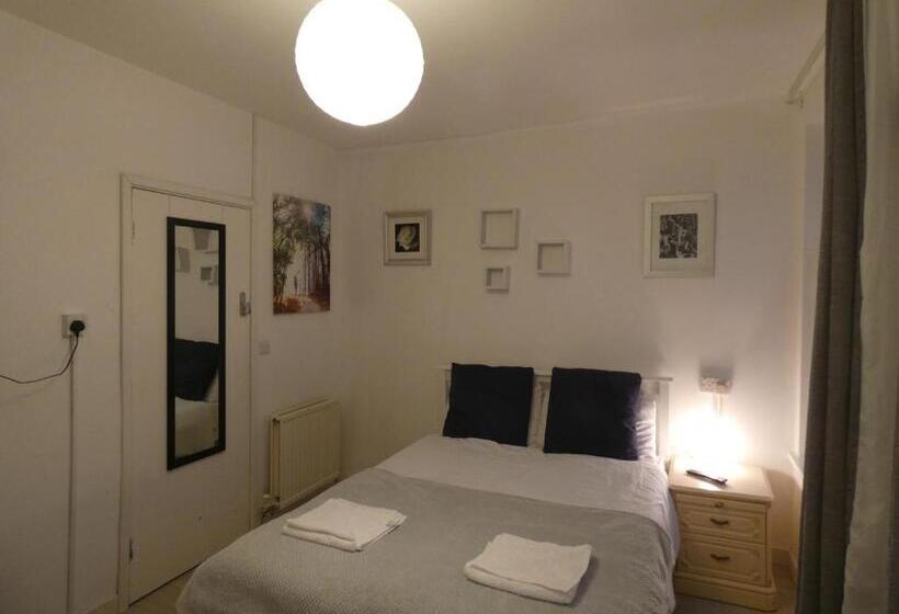 スタンダードルーム, Angus Studios For Bike Park Wales And Brecons