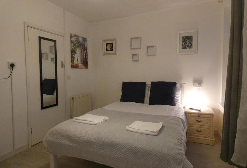 スタンダードルーム, Angus Studios For Bike Park Wales And Brecons