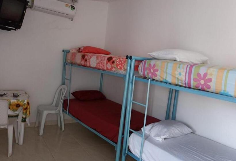 Трехместный Номер Базовый, Hostal Kenndy
