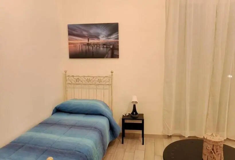 Standard Neljän Hengen Huone, Le Stanze Di Ginevra 2 Santa Maria A Vico