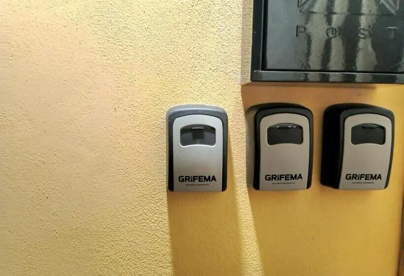 Standard Neljän Hengen Huone, Le Stanze Di Ginevra 2 Santa Maria A Vico